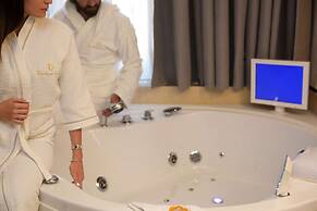 10GR Boutique Hotel and Wine Bar