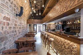 10GR Boutique Hotel and Wine Bar