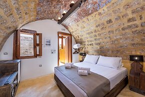 10GR Boutique Hotel and Wine Bar