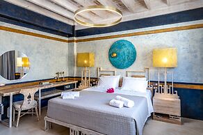 10GR Boutique Hotel and Wine Bar