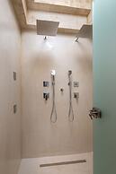 10GR Boutique Hotel and Wine Bar