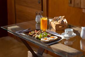 10GR Boutique Hotel and Wine Bar