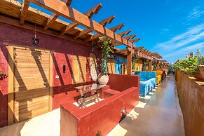 10GR Boutique Hotel and Wine Bar