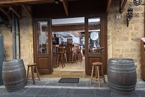 10GR Boutique Hotel and Wine Bar