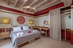 10GR Boutique Hotel and Wine Bar