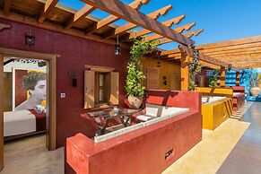 10GR Boutique Hotel and Wine Bar