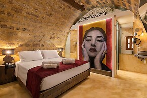 10GR Boutique Hotel and Wine Bar