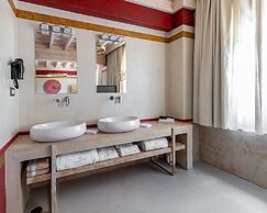 10GR Boutique Hotel and Wine Bar