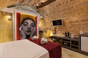 10GR Boutique Hotel and Wine Bar