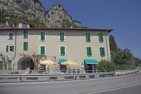 Hotel e Appartamenti al Prà de la Fam