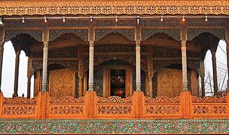 De-Laila Houseboats