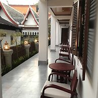 Wisdom Mystery Hotel