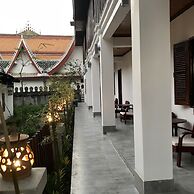 Wisdom Mystery Hotel