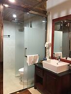 Wisdom Mystery Hotel