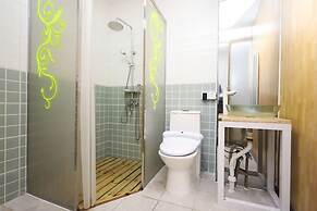 Phoenix Egg Youth Hostel