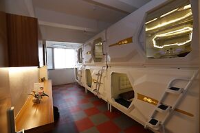 Phoenix Egg Youth Hostel