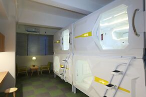 Phoenix Egg Youth Hostel