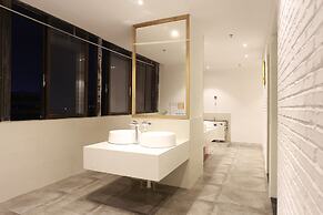 Phoenix Egg Youth Hostel