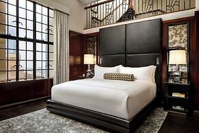 The Sinclair, Autograph Collection