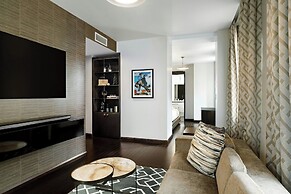 The Sinclair, Autograph Collection