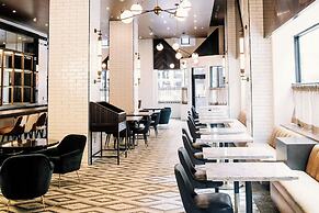 The Sinclair, Autograph Collection