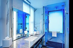 The Sinclair, Autograph Collection