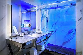 The Sinclair, Autograph Collection