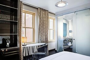 The Sinclair, Autograph Collection