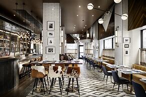 The Sinclair, Autograph Collection