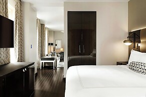 The Sinclair, Autograph Collection