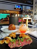 The Sinclair, Autograph Collection