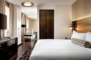 The Sinclair, Autograph Collection