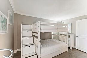 Inlet Reef 403 2 Bedroom Condo by RedAwning