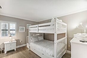 Inlet Reef 403 2 Bedroom Condo by RedAwning