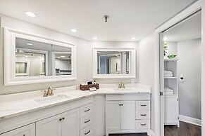 Inlet Reef 210 2 Bedroom Condo by RedAwning