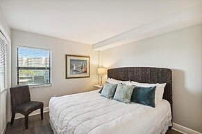 Inlet Reef 210 2 Bedroom Condo by RedAwning