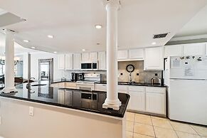 Inlet Reef 610 2 Bedroom Condo by RedAwning