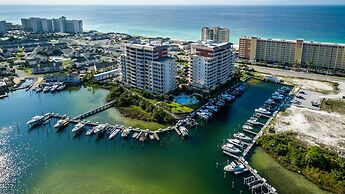 Harbor Landing 601b 3 Bedroom Condo by RedAwning