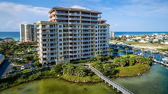 Harbor Landing 601b 3 Bedroom Condo by RedAwning