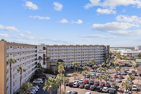 Inlet Reef 617 2 Bedroom Condo by RedAwning