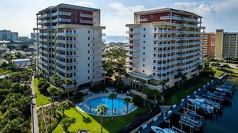 Harbor Landing 902b 3 Bedroom Condo by RedAwning