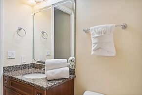 Harbor Landing 902b 3 Bedroom Condo by RedAwning