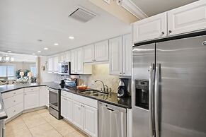 Inlet Reef 102 2 Bedroom Condo by RedAwning