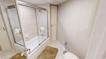 East Pass Towers 305 2 Bedroom Condo by RedAwning