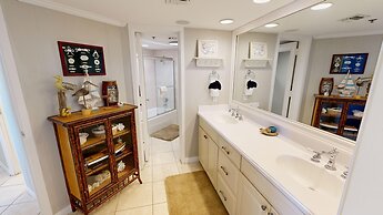 East Pass Towers 305 2 Bedroom Condo by RedAwning