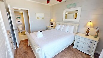 East Pass Towers 305 2 Bedroom Condo by RedAwning