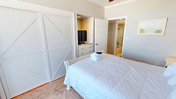 East Pass Towers 305 2 Bedroom Condo by RedAwning