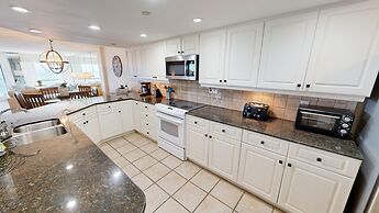 Inlet Reef 205 2 Bedroom Apts by RedAwning