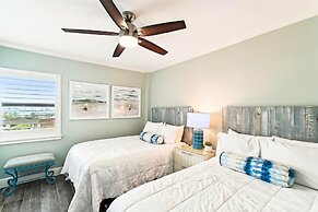 Inlet Reef 405 3 Bedroom Condo by RedAwning