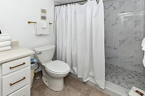 Inlet Reef 306 2 Bedroom Condo by RedAwning